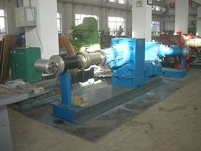 Pin- barrel cold feed rubber extruder